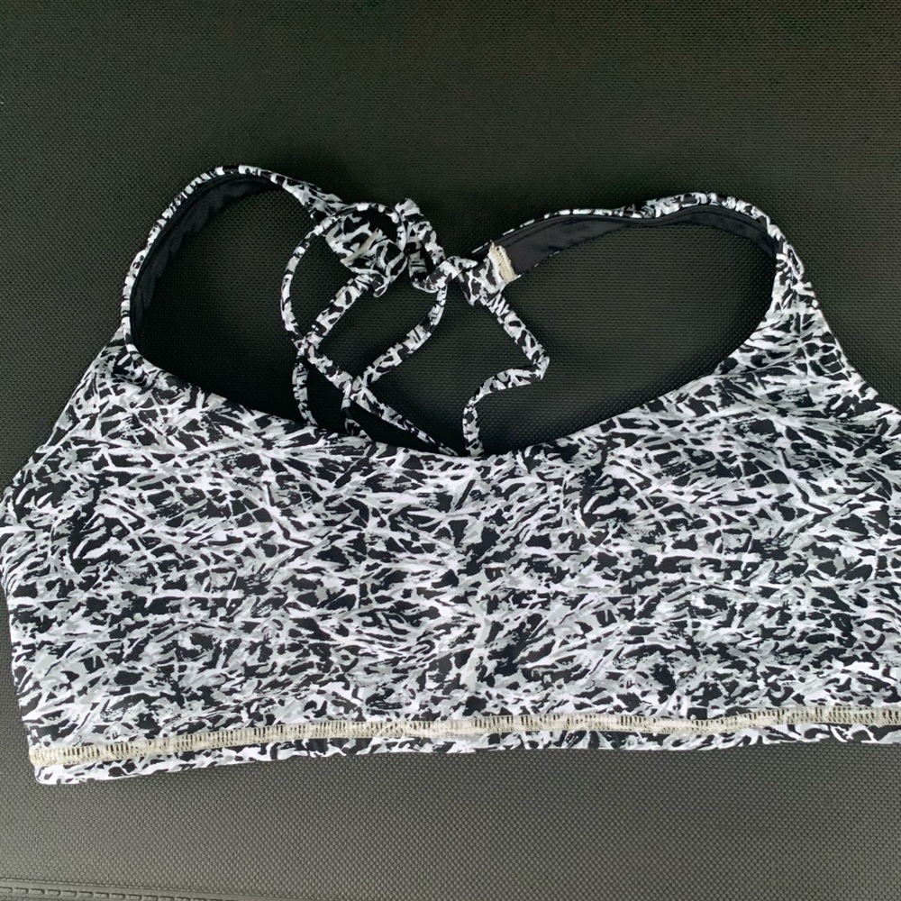 Lululemon black/white/silver Free to Be bra size 4